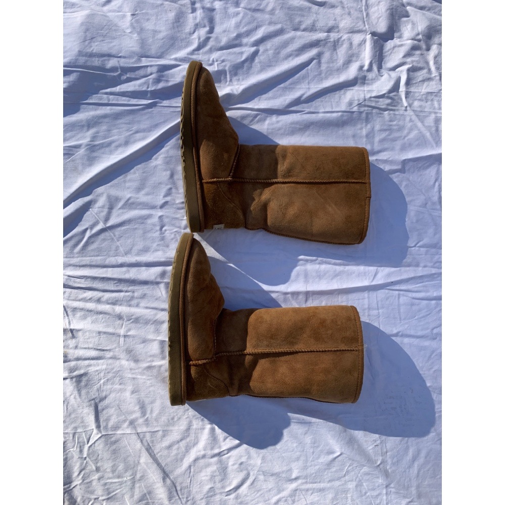 LIKE NEW UGGS TALL Size 7 Tan